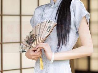 秀人网 – 如果黑丝能说话……糯美子mini的写真图集中粉色衬衫成了主角！