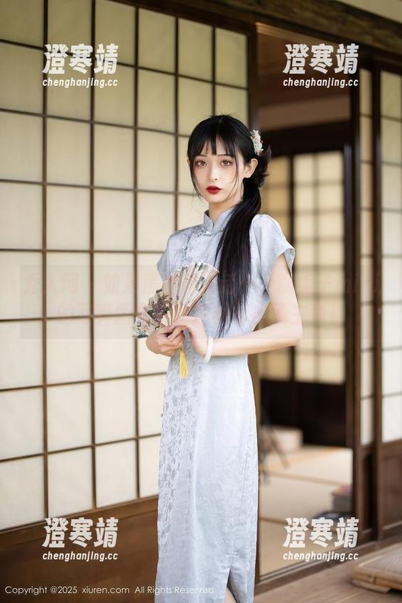 秀人网 - 如果黑丝能说话……糯美子mini的写真图集中粉色衬衫成了主角！