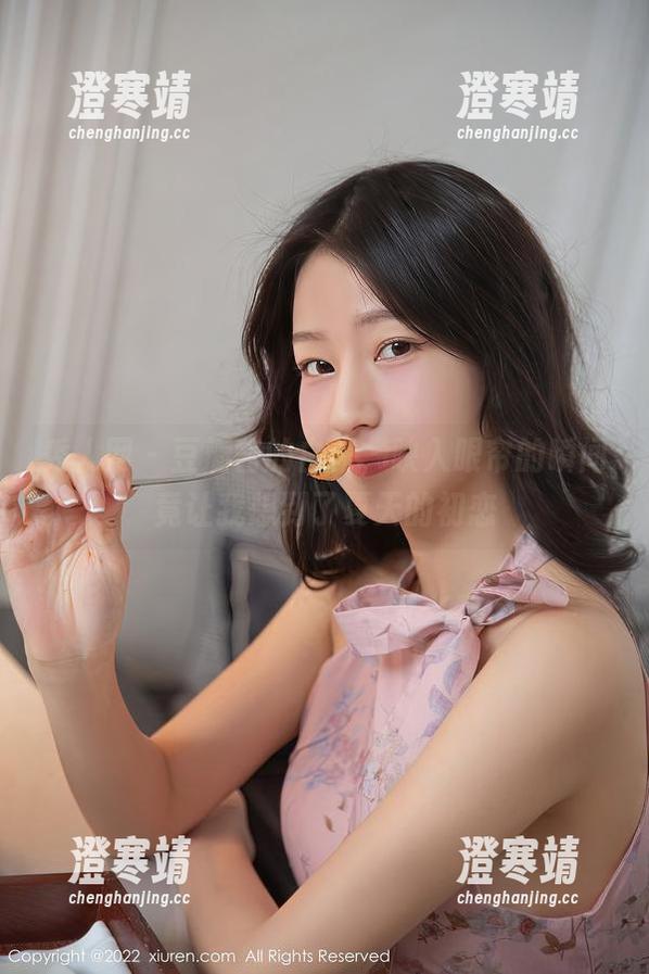 秀人网-豆瓣酱 秀人网 - 豆瓣酱的白裙,映入眼帘的瞬间竟让我想到了夏天的初恋