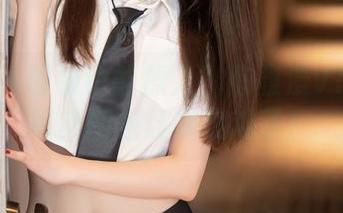 秀人网 – 眼镜也能撩人？陈雅漫VICKY的写真图包让我改观了！