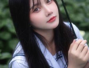 秋山AkI的黑白写真合集，仿佛翻开了一本隐秘的日记，故事总在转角遇见。