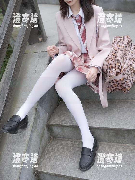 紧急企划-见希 紧急企划 - 见希的美腿图集再次更新,腿部曲线真是让人感叹,合不合格呢?