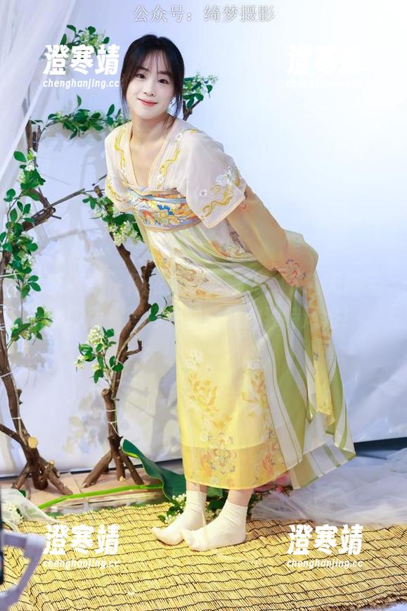 绮梦摄影-阿依夏 绮梦摄影 - 阿依夏写真曝光,下载无修无水印版,等你来领略她的独特风格!