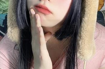 微密圈 – 调皮的葱油饼er与她的红裙：一段不一样的写真集分享哦！