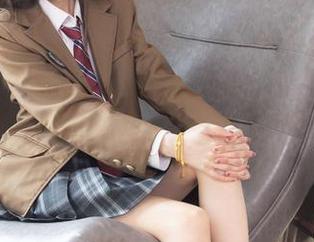袜啵啵 – 还记得小淳的白裙吗？无圣光的那种美，像一阵清风，能把人从现实中轻轻带走。