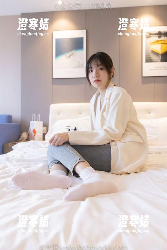 袜啵啵 - 小甜豆的薄灰丝写真：跟着她的步伐，重新定义美