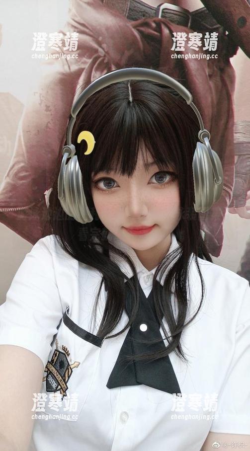 游泳池边的福利时光：许枳的泳装图集，看完就想去海边！
