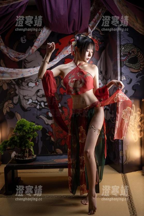 香草喵露露 一张张高清照片,香草喵露露的衬衫套装让我感受到春天的气息。