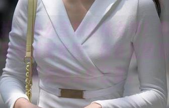 魔镜街拍 – 办公室黑丝袜女神！免费收藏婷婷的职场搭配套图，你肯定没见过这么可爱的工作日常。
