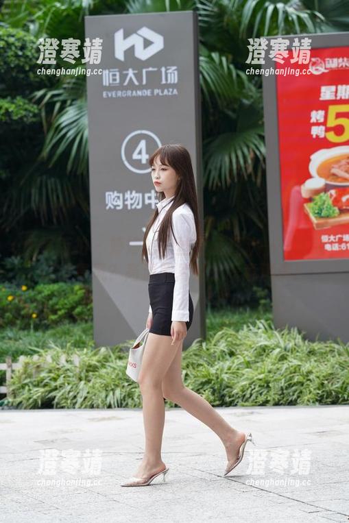 魔镜街拍 - 婷婷的肉丝圣诞狂欢——谁还记得寒风？高清照片送你暖意满满！